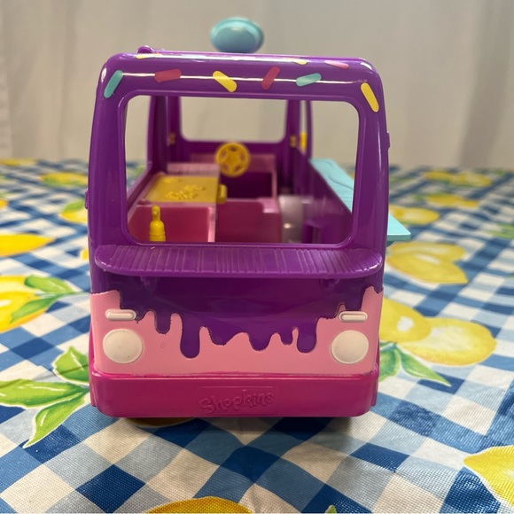 Shopkins Purple And Pink Ice Cream Van With 2 Poseable PVC Dolls - Picture 6 of 13